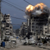 Ông Trump kêu gọi ngừng ném bom, Israel vẫn tập kích Gaza