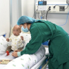 Hành trình sống sót kỳ diệu của bé gái mắc bệnh hiếm