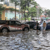 Đặt xe công nghệ 'khó hơn lên trời' ngày Hà Nội ngập lụt