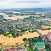 Phố trung tâm Thái Nguyên chìm trong biển nước, có nơi ngập gần nóc tầng một