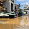 Lũ lịch sử 60 năm ở Thái Nguyên, dân bắc thang lên tầng 2 chạy lụt