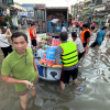 Hàng trăm thuyền, xuồng cùng nhân lực tập trung cứu trợ vùng lũ ở Thái Nguyên