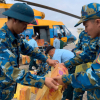 Trực thăng quân sự mang 4 tấn hàng hoá cứu trợ đến vùng lũ Lạng Sơn
