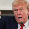 Phố Wall đỏ lửa, đồng USD lao dốc vì thuế quan mới của ông Trump
