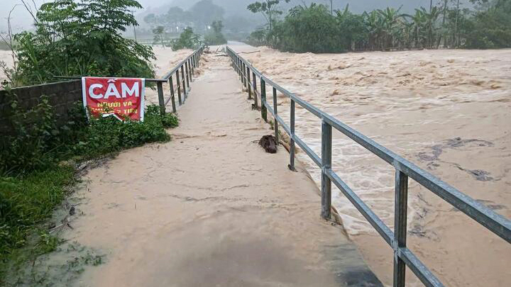 Miền Trung nguy cơ lũ lớn diện rộng, trọng tâm mưa to ở 4 tỉnh thành