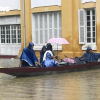 Nguyên nhân miền Trung mưa đặc biệt lớn, nhiều nơi chìm trong biển nước