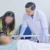 Cuộc hội ngộ xúc động giữa Thứ trưởng Y tế và người được cứu sống ở cầu Nhật Tân