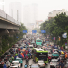 Hà Nội mịt mờ trong mưa lạnh, đường phố ùn tắc đến gần trưa