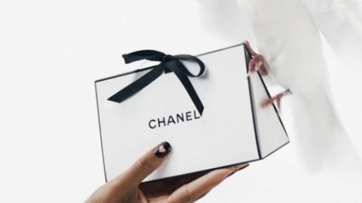 Cô gái sở hữu 'bàn tay đẹp nhất thế giới' có thể kiếm gần 80 triệu đồng/ngày