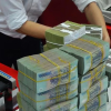 Tiền gửi lập đỉnh mới, nhiều ngân hàng vẫn “khát vốn”