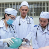 Tranh luận về đề xuất miễn học phí cho sinh viên y khoa