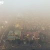 Hà Nội mịt mù sương kèm bụi mịn, người dân vật lộn với rét và ô nhiễm