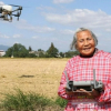 'Bà cụ siêu ngầu' U90 nổi tiếng nhờ lái drone bón phân và bán nông sản online