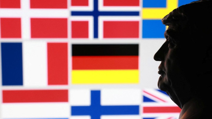 Ngoại trưởng Hà Lan gọi đòn thuế của ông Trump là 'tống tiền', EU họp khẩn