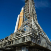 NASA đưa tên lửa Artemis II ra bệ phóng chuẩn bị cho sứ mệnh Mặt Trăng