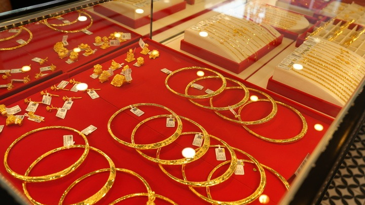 Giá vàng rung lắc dữ dội chưa từng có, chuyên gia cảnh báo nhà đầu tư