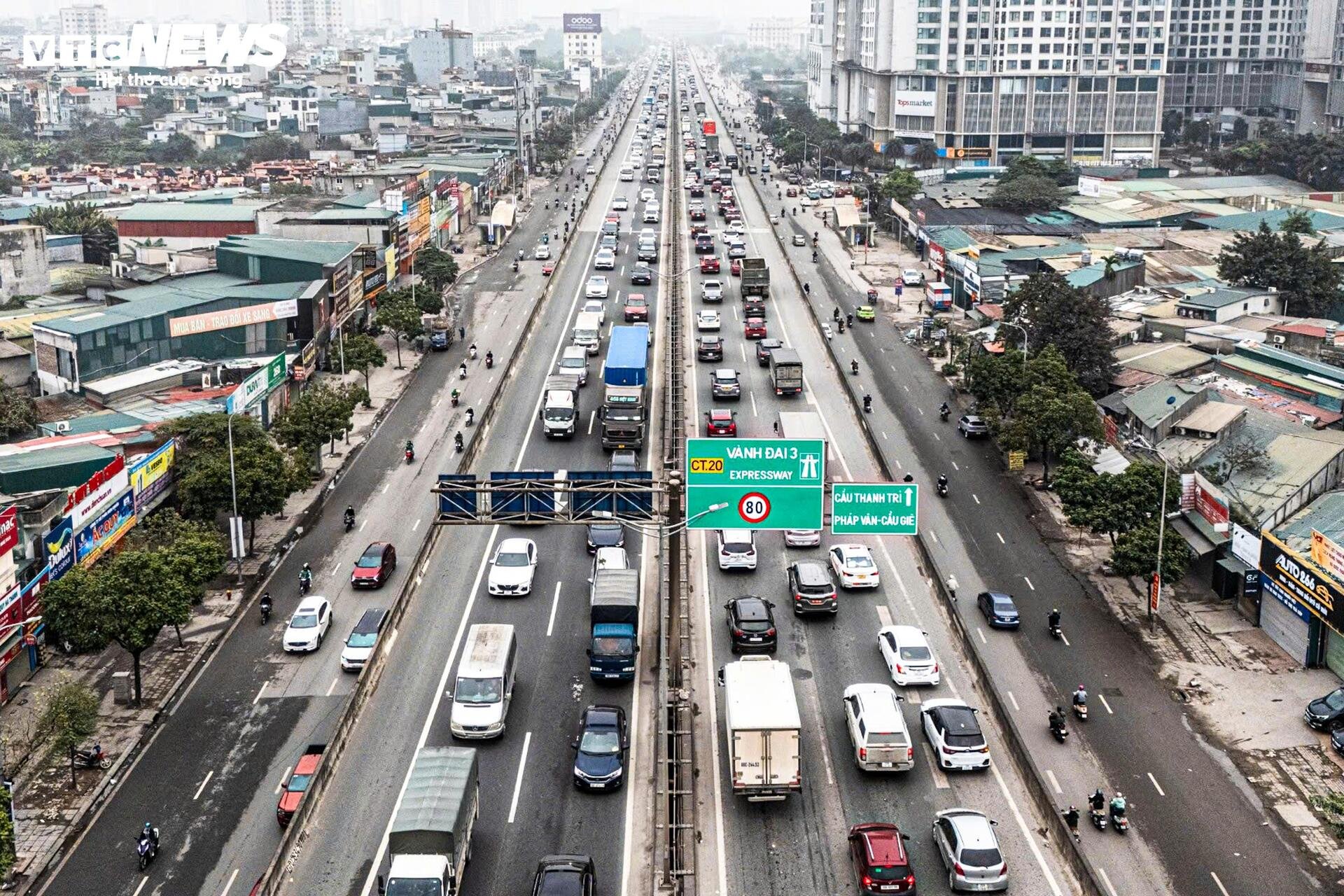 Người dân ùn ùn về quê, Vành đai 3 Hà Nội ùn tắc kéo dài 5km sáng 26 Tết - 2
