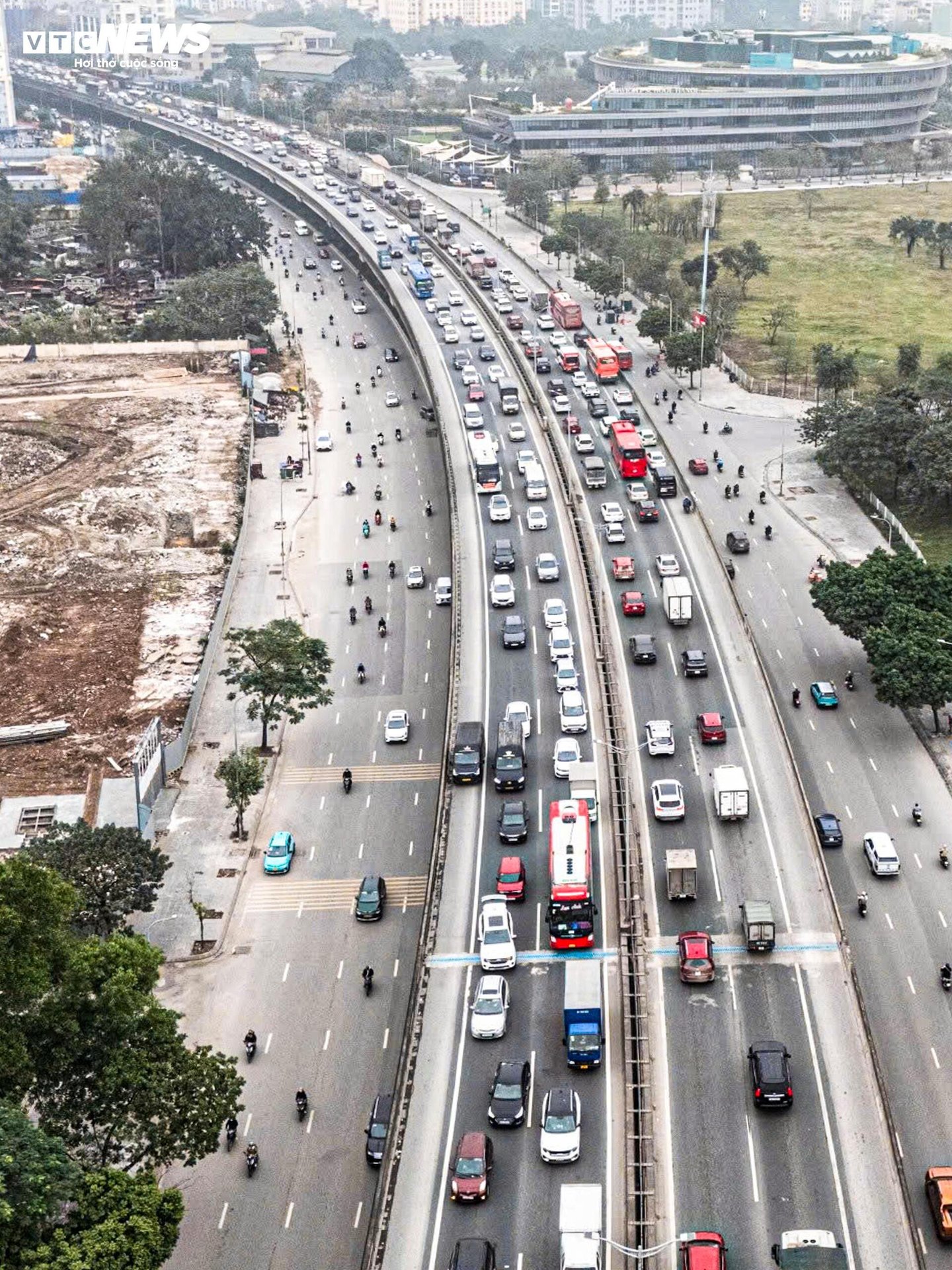 Người dân ùn ùn về quê, Vành đai 3 Hà Nội ùn tắc kéo dài 5km sáng 26 Tết - 6