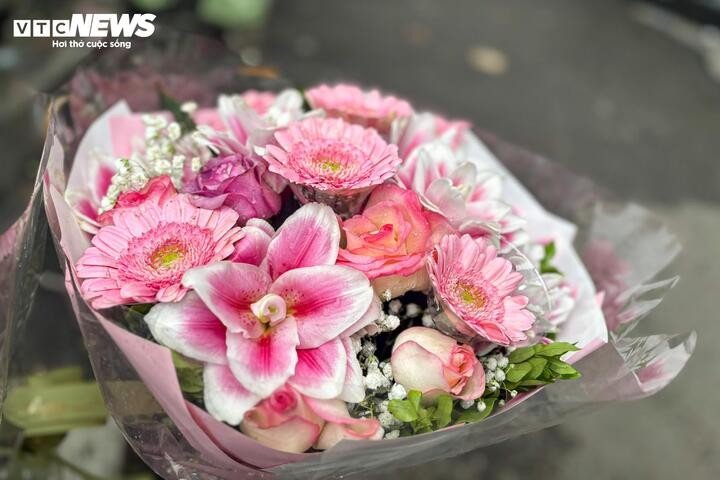 Trùng với Tết Nguyên đán, thị trường Valentine bị lấn át, vắng khách bất ngờ - 2