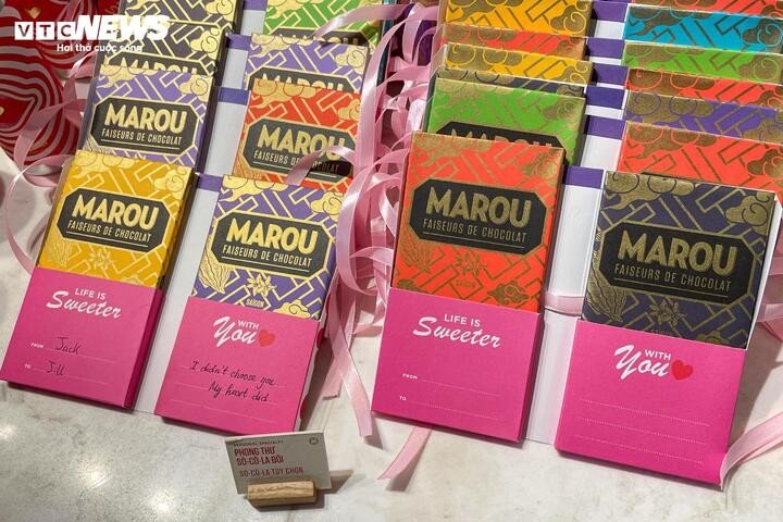 Trùng với Tết Nguyên đán, thị trường Valentine bị lấn át, vắng khách bất ngờ - 5