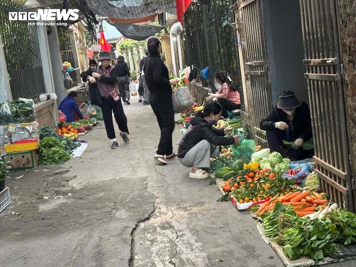 Giá rau xanh vẫn ổn định. (Ảnh: Ngọc Vy)