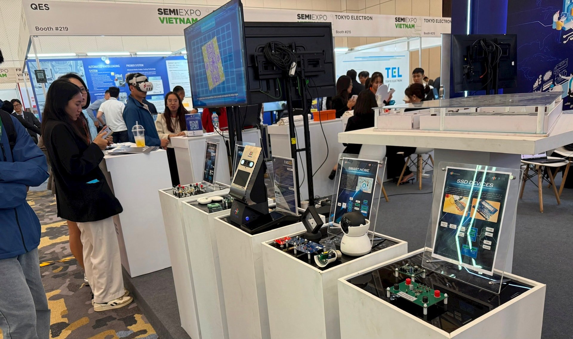 FPT đã đầu tư nghiên cứu, thiết kế chip bán dẫn và coi đó là một trong những trụ cột phát triển trong kỷ nguyên mới. Ảnh: T.H