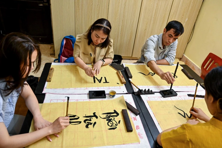 Khai bút nên viết mục tiêu năm mới để có định hướng rõ ràng. (Ảnh: Citizen Digital)