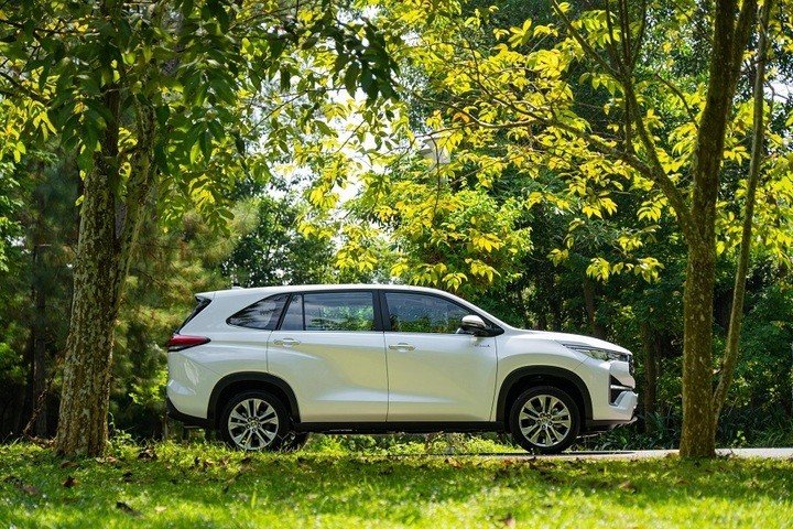Toyota Innova Cross là mẫu xe hybrid bán chạy nhất thị trường năm 2025.