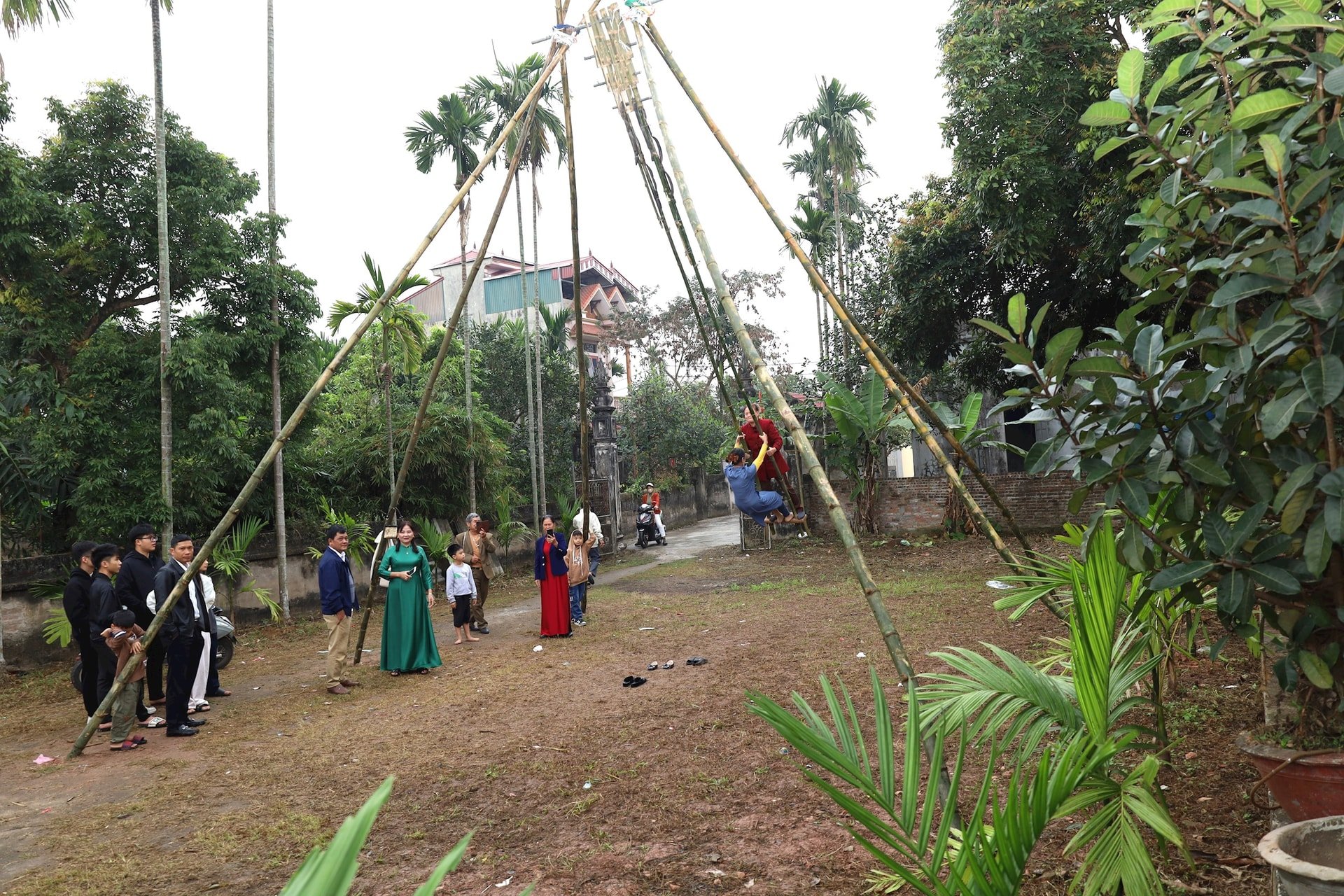 Thôn Mỹ Tiên còn lưu giữ khá nhiều nếp xu, trò chơi truyền thống những ngày Tết. Ảnh: Bảo Châu