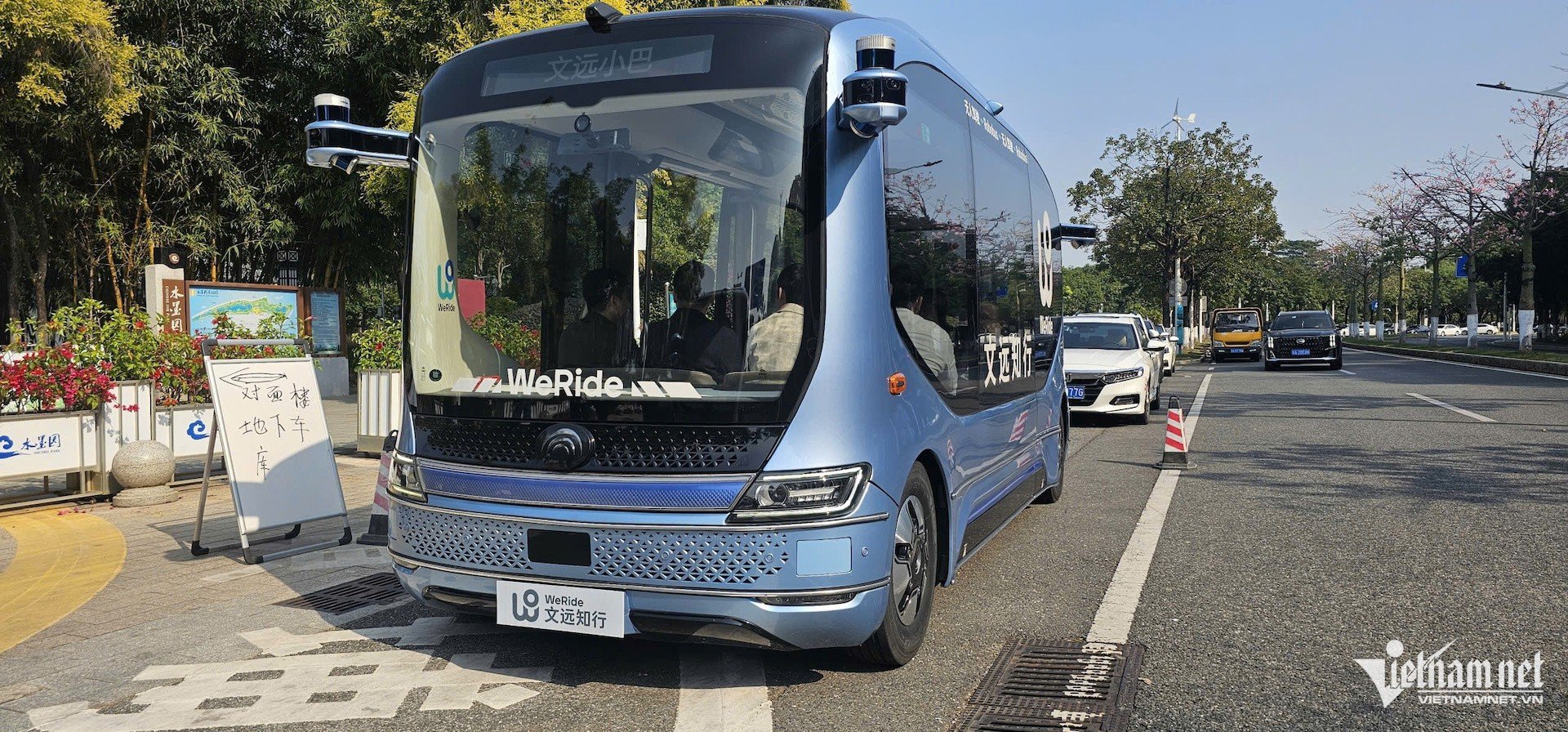 W-ô tô không người lái.jpg
