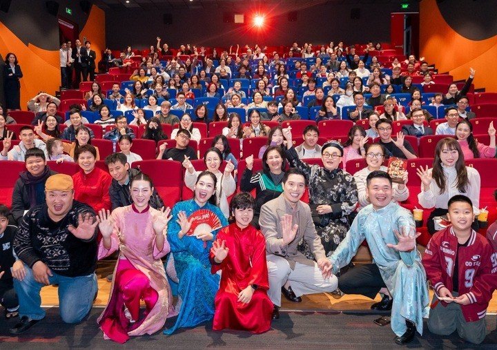 Ê-kip phim Mùi phở giao lưu với khán giả tại rạp.