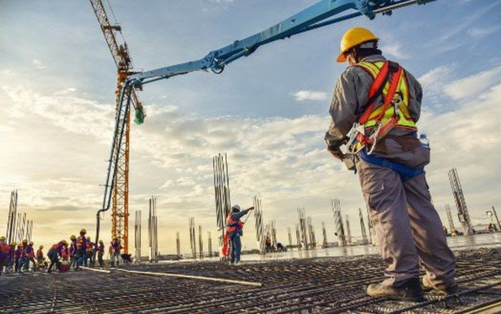 Cổ phiếu nhóm ngành đầu tư công sẽ hút dòng tiền năm 2026. (Ảnh minh hoạ).