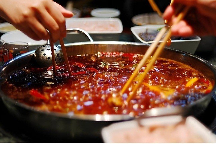 Dân số lớn và nền ẩm thực nhiều dầu mỡ của Trung Quốc tạo ra lượng dầu thải khổng lồ. (Ảnh: Kknews)