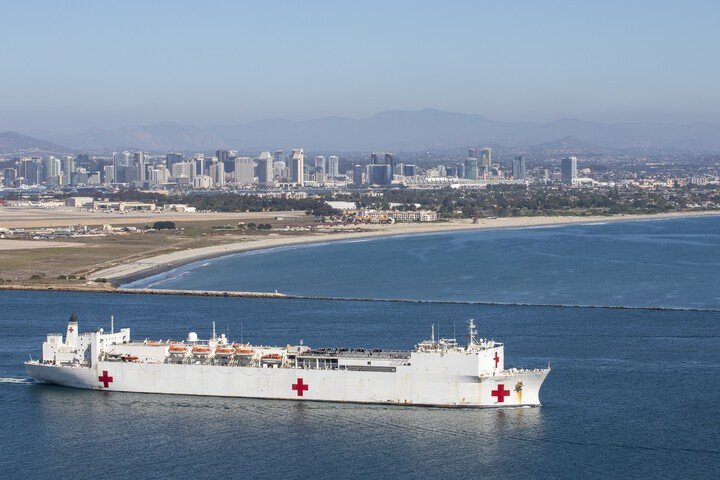 Tàu bệnh viện USNS Mercy (T-AH 19) rời Căn cứ Hải quân San Diego, bang California, ngày 10/10/2023 để tham gia chiến dịch Pacific Partnership 2024-1 – hoạt động hỗ trợ nhân đạo và chuẩn bị ứng phó thảm họa đa quốc gia lớn nhất tại khu vực Ấn Độ Dương – Thái Bình Dương. (Ảnh: Hải quân Mỹ/David Negron)