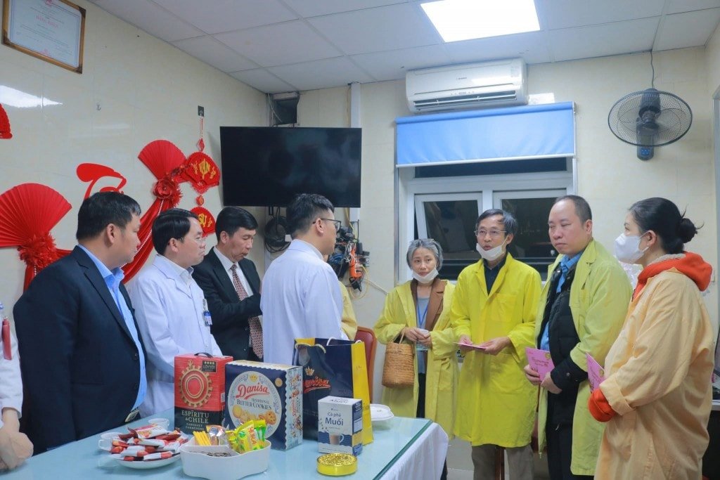 Những phòng cấp cứu “sáng đèn” xuyên Tết