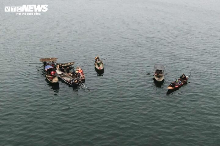 Khu vực tìm kiếm các nạn nhân mất tích. (Ảnh: Văn Đức)