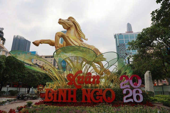 Đại cảnh đầu và cuối đường hoa sẽ giữ lại phục vụ người dân, du khách đến 22/3.