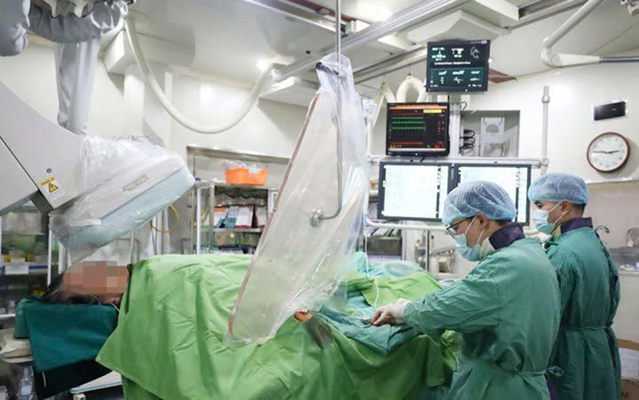 Liên tiếp cấp cứu bệnh nhân nhồi máu cơ tim dịp Tết, cao điểm 5 ca/ngày. (Ảnh: BV Việt Nam - Thụy Điển Uông Bí)