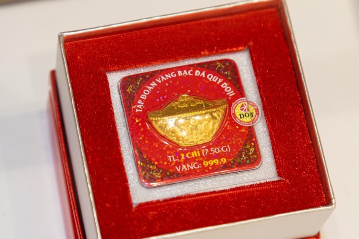 Giá vàng thường tăng rất mạnh trong ngày vía thần Tài, nhiều người băn khoăn có nên bán vàng để chốt lời? (Ảnh minh hoạ: Minh Đức).