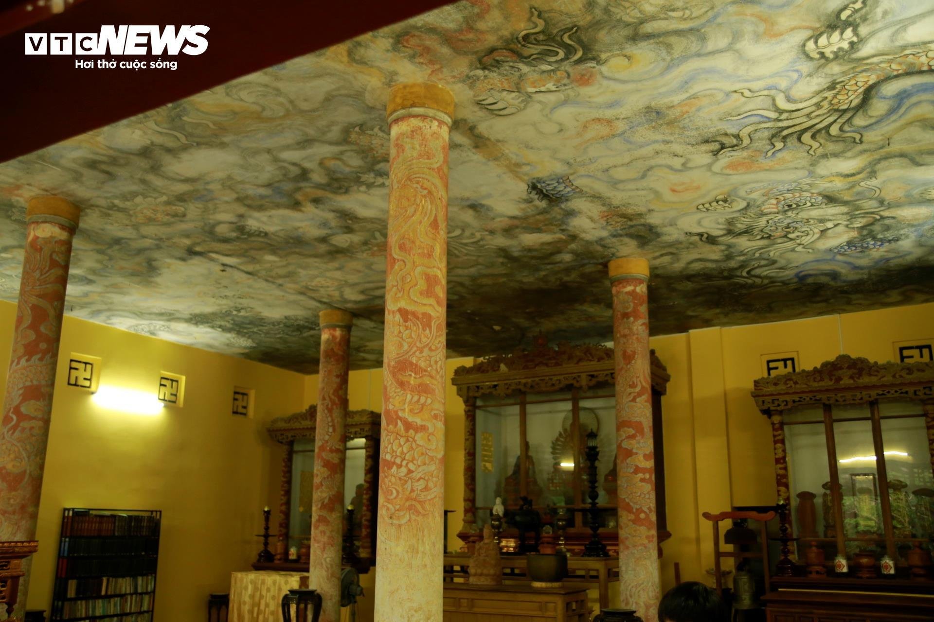 Quốc tự gắn với vị vua thứ 3 triều Nguyễn, có bức tranh rồng lớn nhất Việt Nam - 4