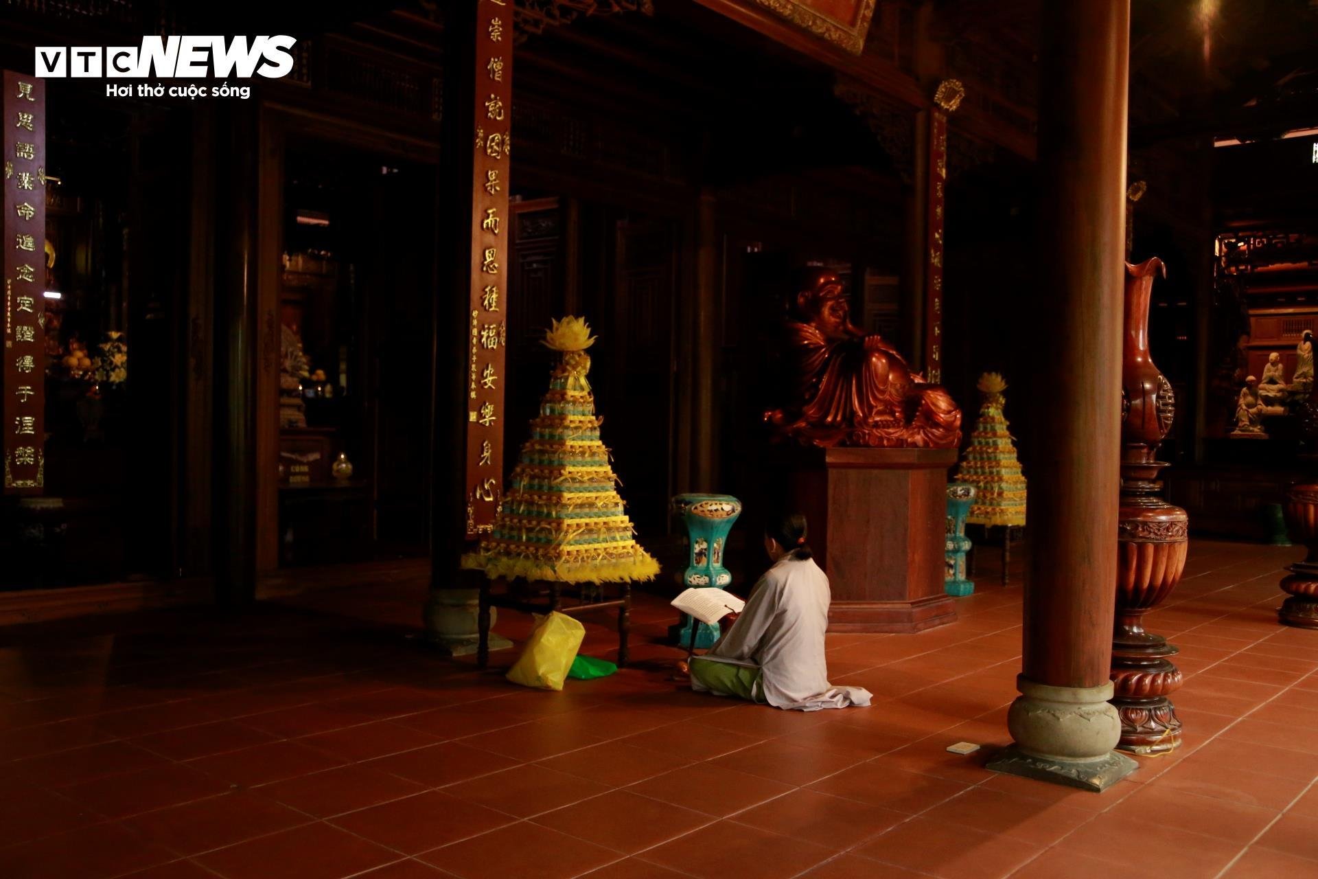 Quốc tự gắn với vị vua thứ 3 triều Nguyễn, có bức tranh rồng lớn nhất Việt Nam - 8