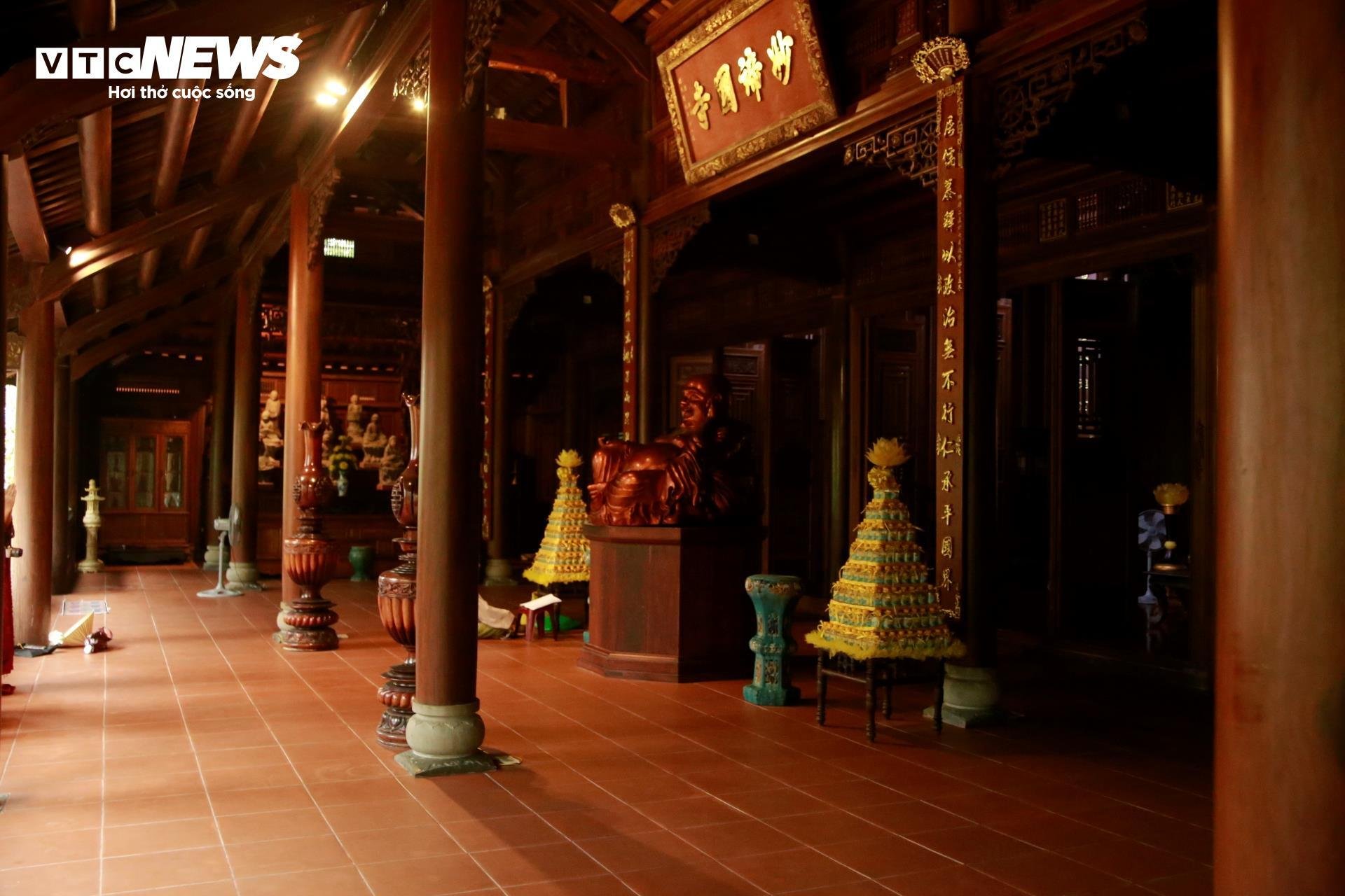 Quốc tự gắn với vị vua thứ 3 triều Nguyễn, có bức tranh rồng lớn nhất Việt Nam - 9