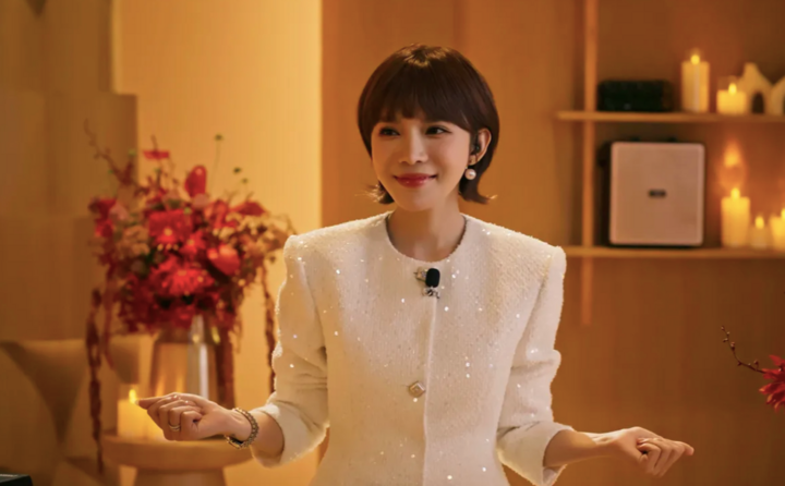 Đây là lần đầu LyLy thử sức với diễn xuất sau nhiều năm hoạt động với vai trò ca – nhạc sĩ. Dù là “tay ngang”, cô vẫn nhận được lời khen về sự cố gắng và khả năng thể hiện nội tâm nhân vật. Hình ảnh một người phụ nữ mạnh mẽ bên ngoài nhưng dần suy sụp bên trong tạo được sự đồng cảm với khán giả.