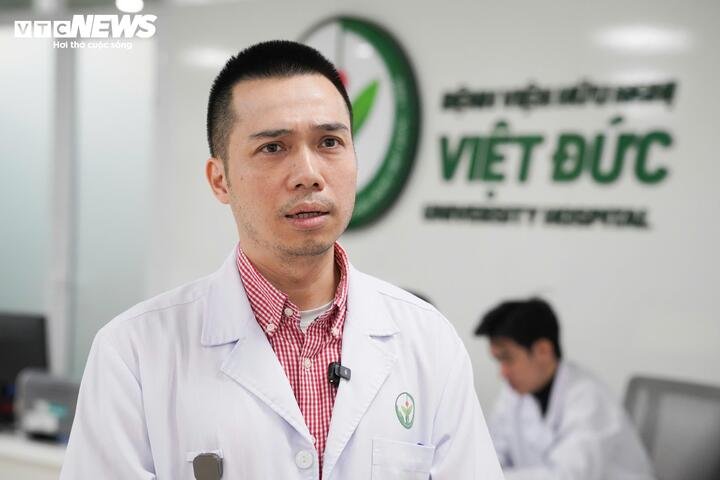 Bác sĩ CKII Phạm Phúc Khánh đã có hơn 16 năm làm việc tại Bệnh viện Việt Đức. (Ảnh: Minh Quang)