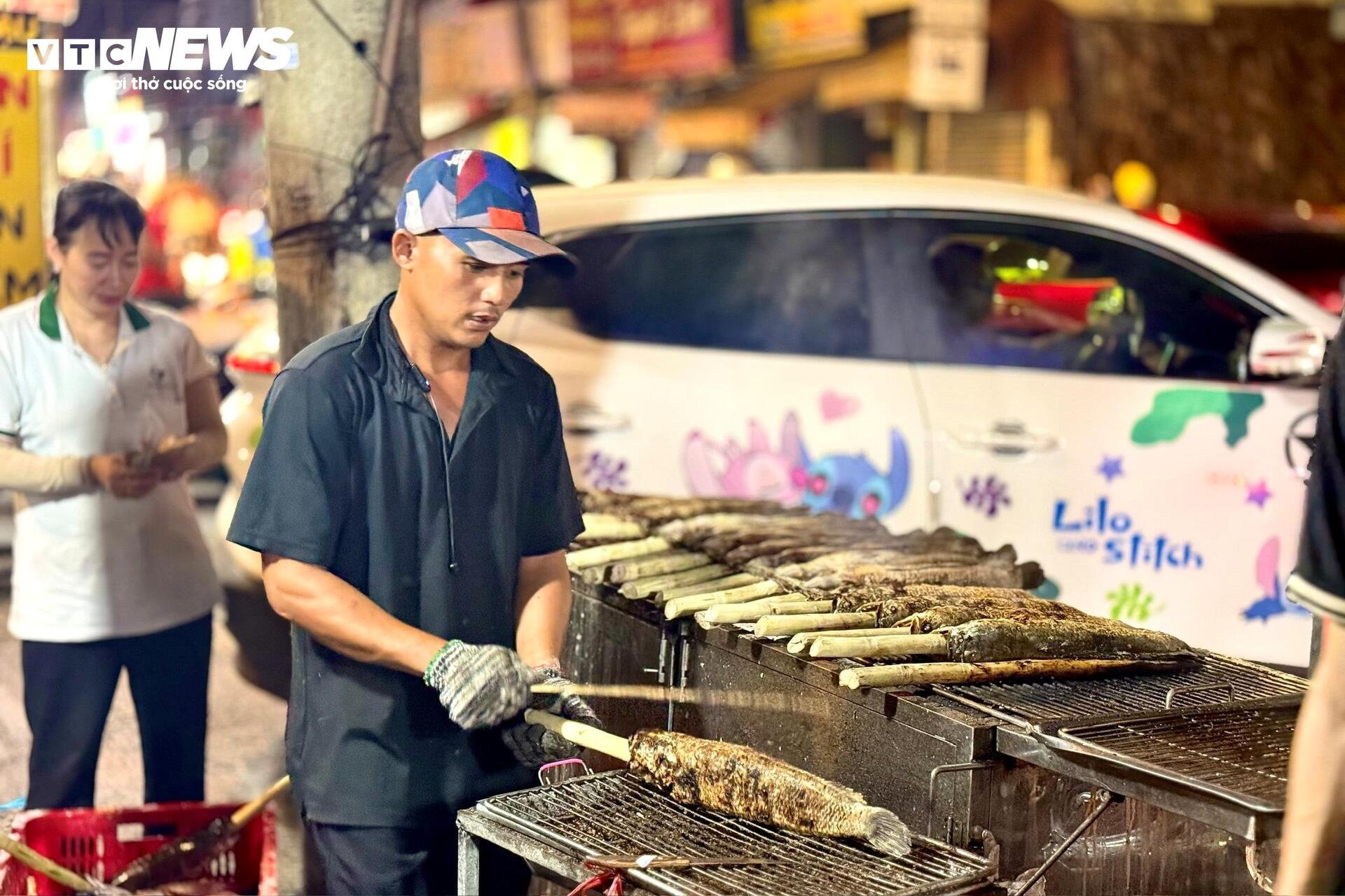 Phố cá lóc nướng TP.HCM dè dặt vào mùa Thần Tài - 8