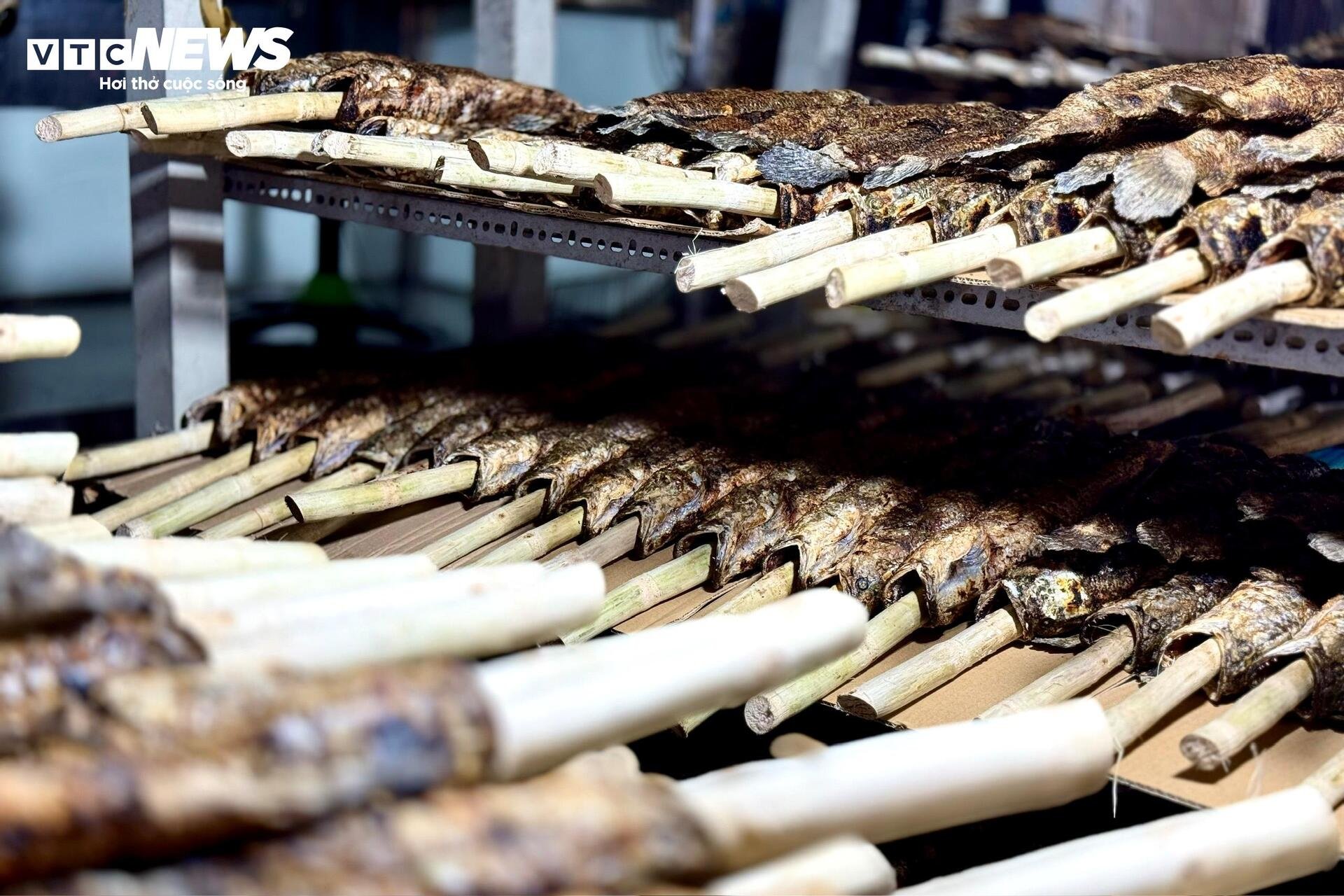 Phố cá lóc nướng TP.HCM dè dặt vào mùa Thần Tài - 11