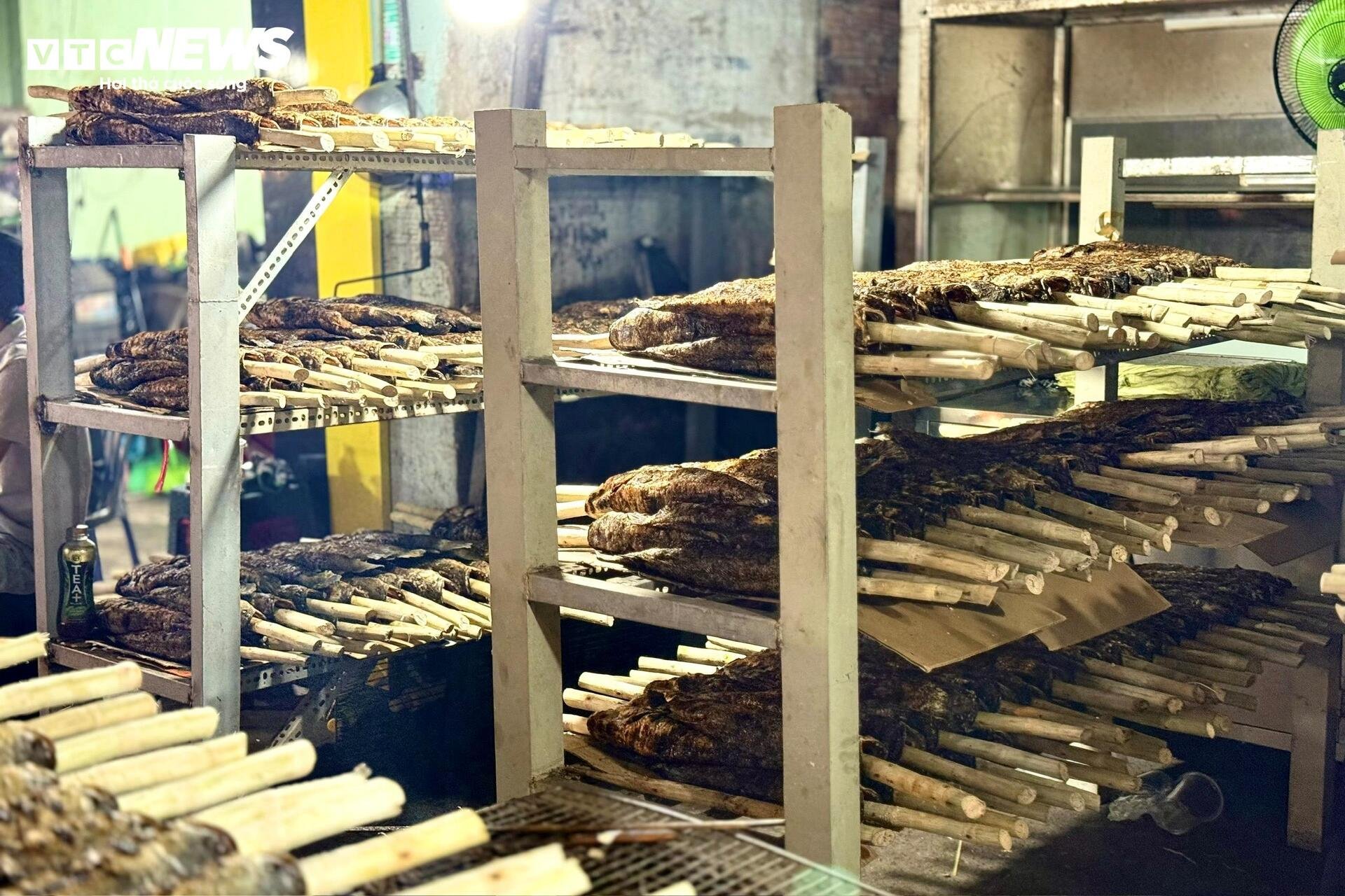 Phố cá lóc nướng TP.HCM dè dặt vào mùa Thần Tài - 17