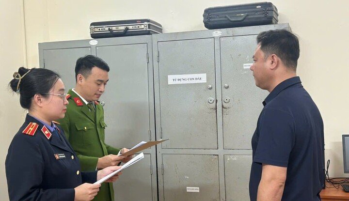 Nguyễn Viết Linh tại cơ quan công an. (Ảnh: Công an Hà Tĩnh)