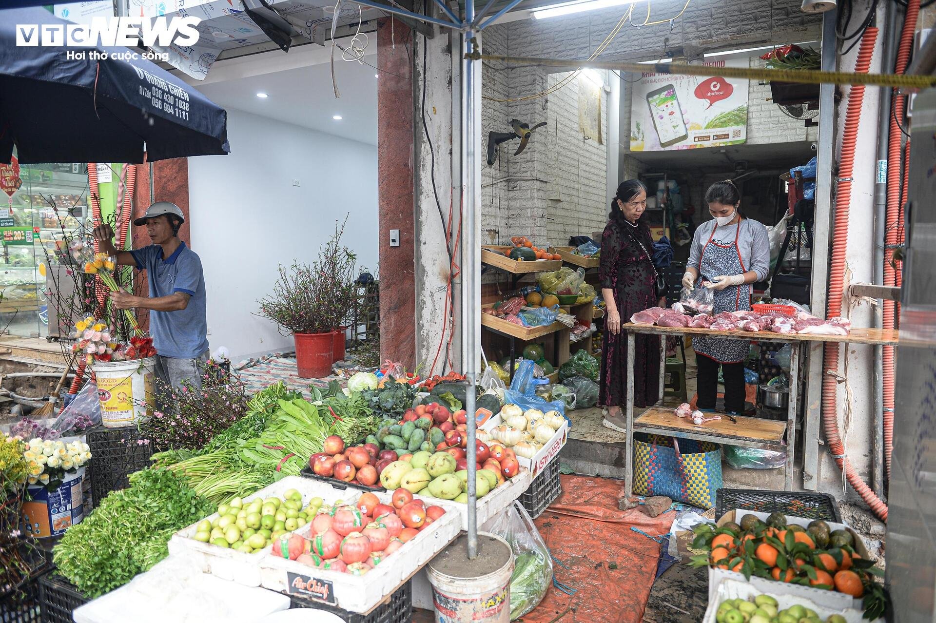 Dự án đường 400 tỷ ở Hà Nội ngổn ngang sau Tết, dân lội bùn, bắc ván vào nhà - 16