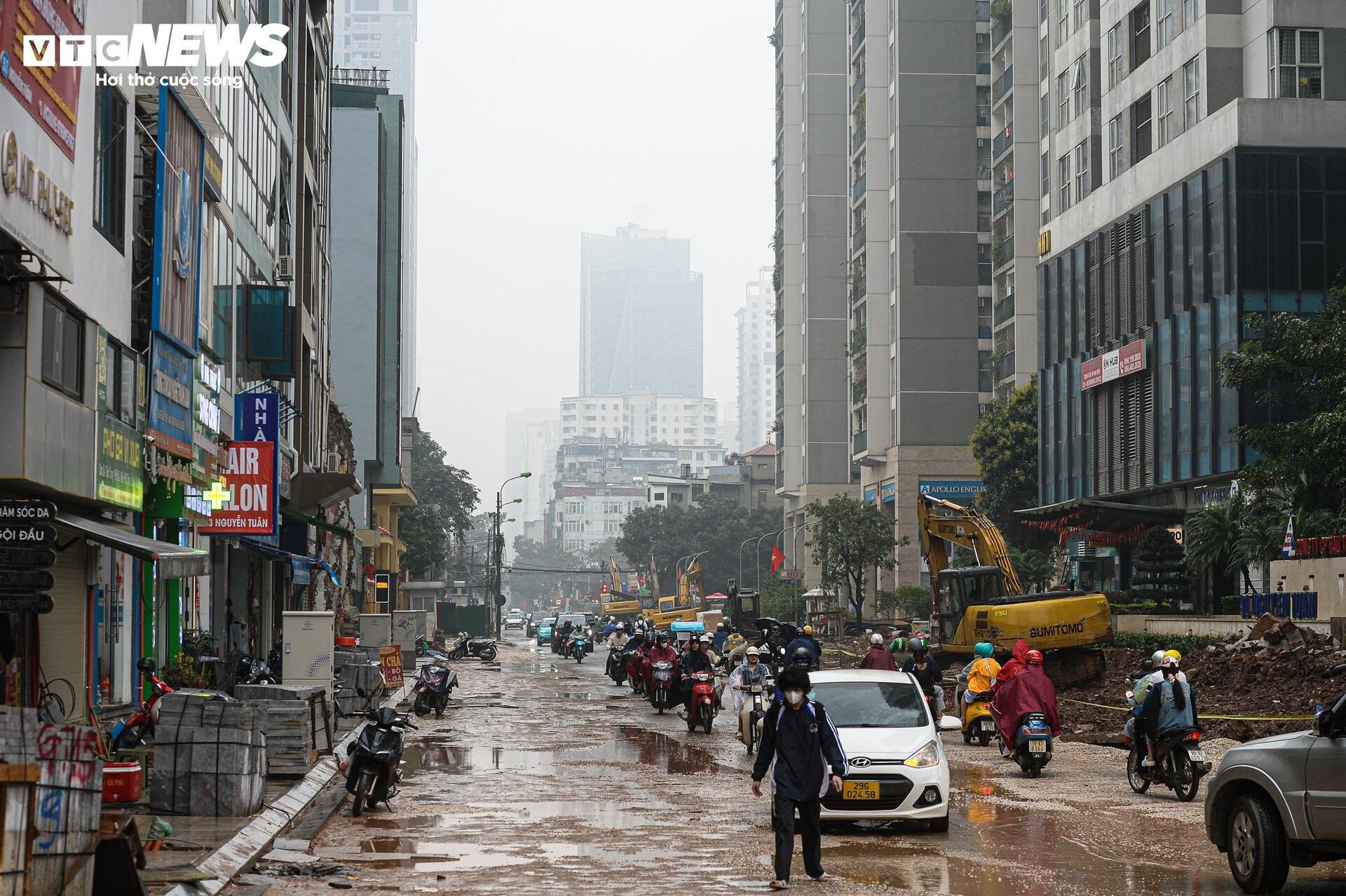 Dự án đường 400 tỷ ở Hà Nội ngổn ngang sau Tết, dân lội bùn, bắc ván vào nhà - 20